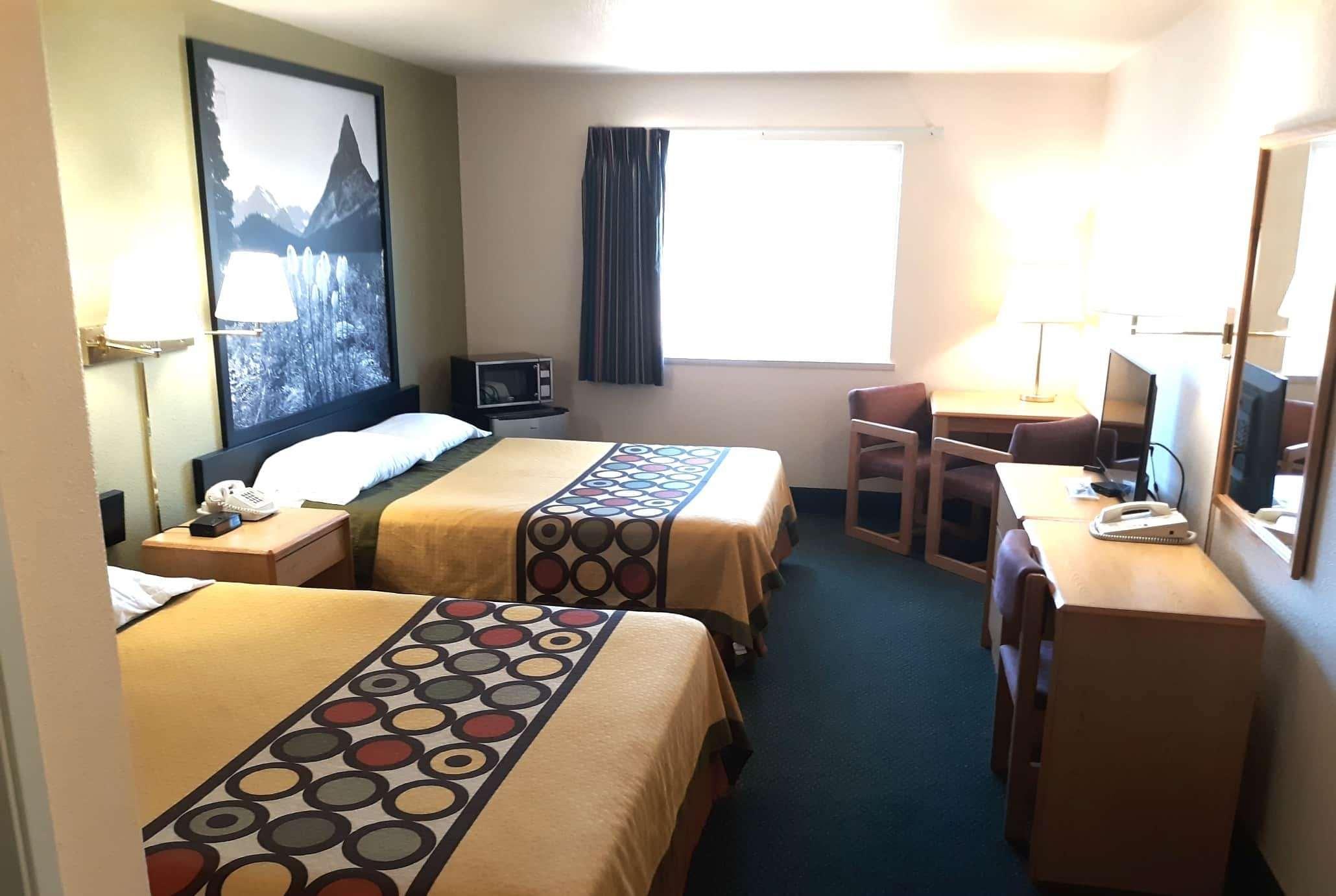 Super 8 By Wyndham Hamilton Hotel Bagian luar foto