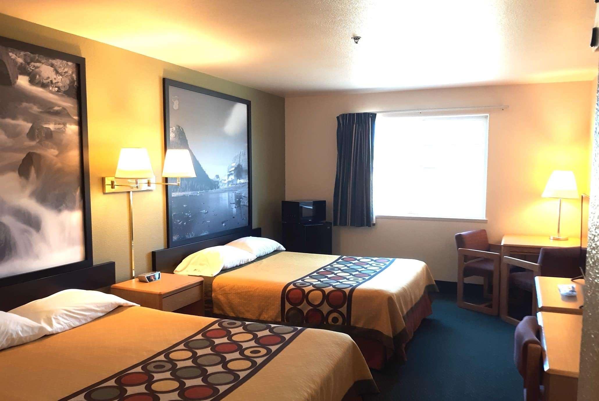 Super 8 By Wyndham Hamilton Hotel Bagian luar foto