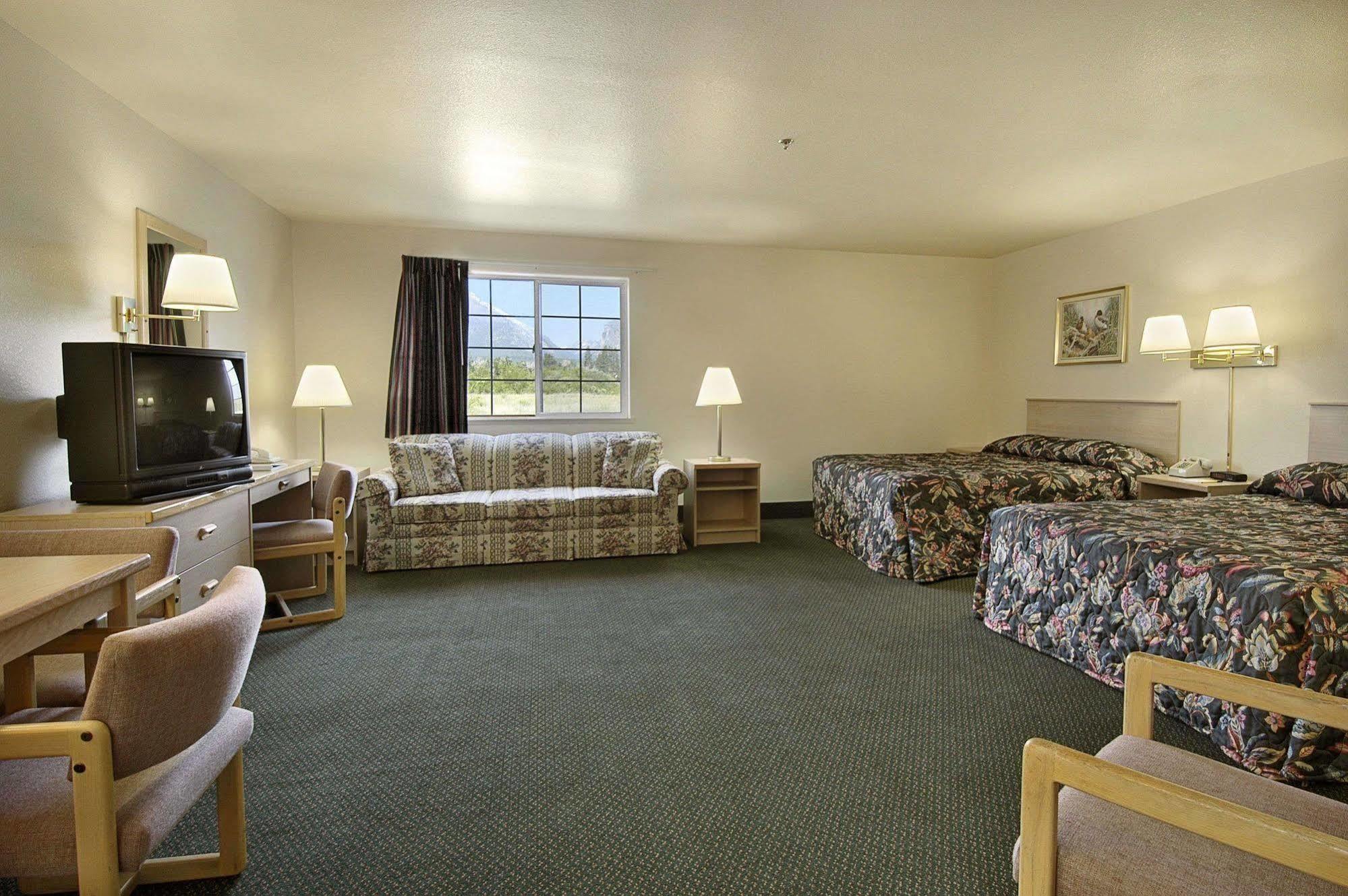 Super 8 By Wyndham Hamilton Hotel Bagian luar foto